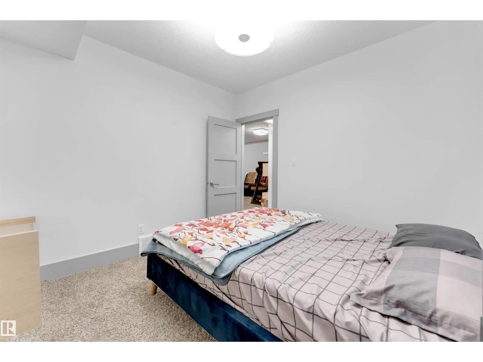 656 180 ST SW SW