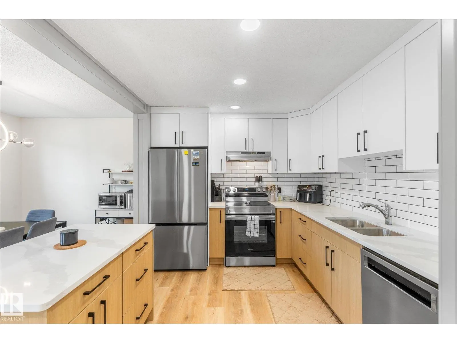 4009 37 AV NW