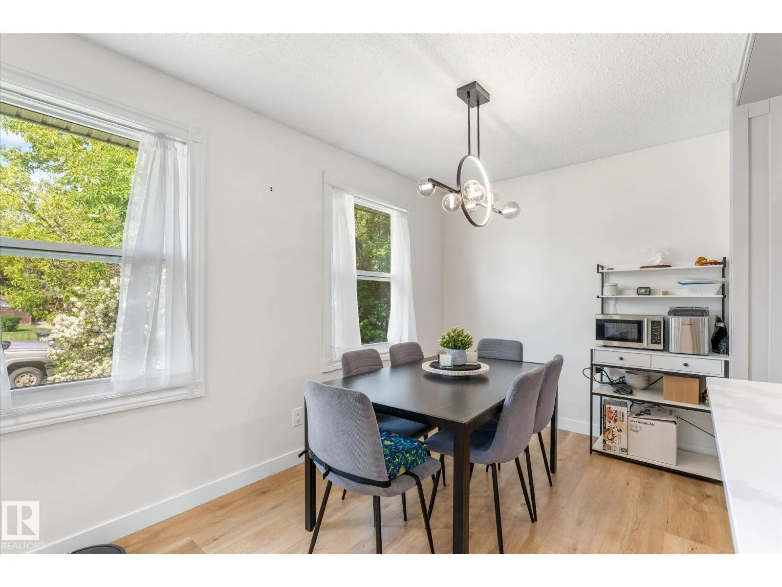 4009 37 AV NW