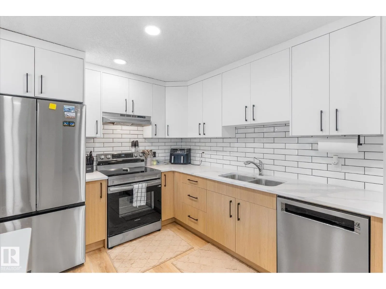 4009 37 AV NW