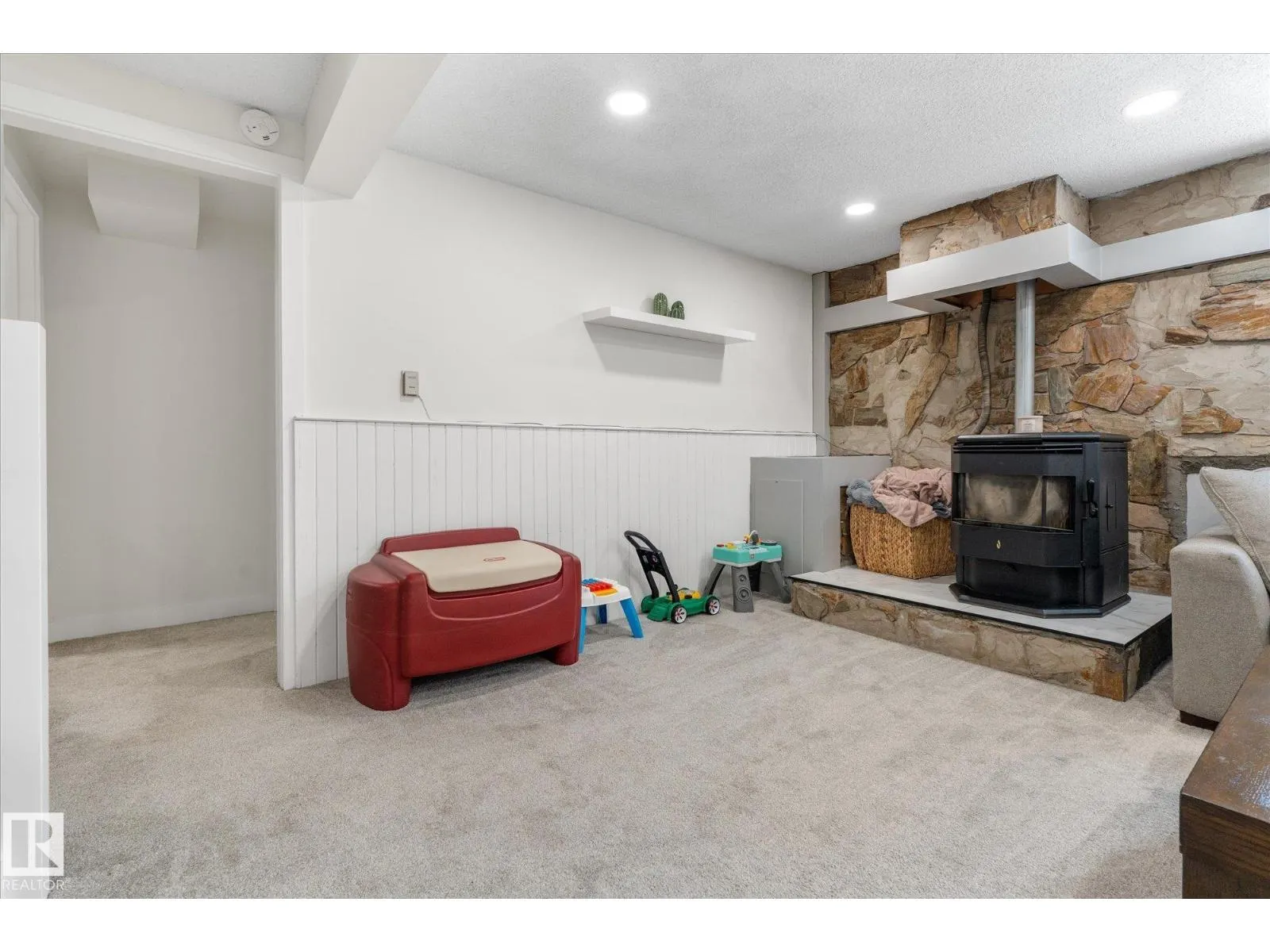 4009 37 AV NW