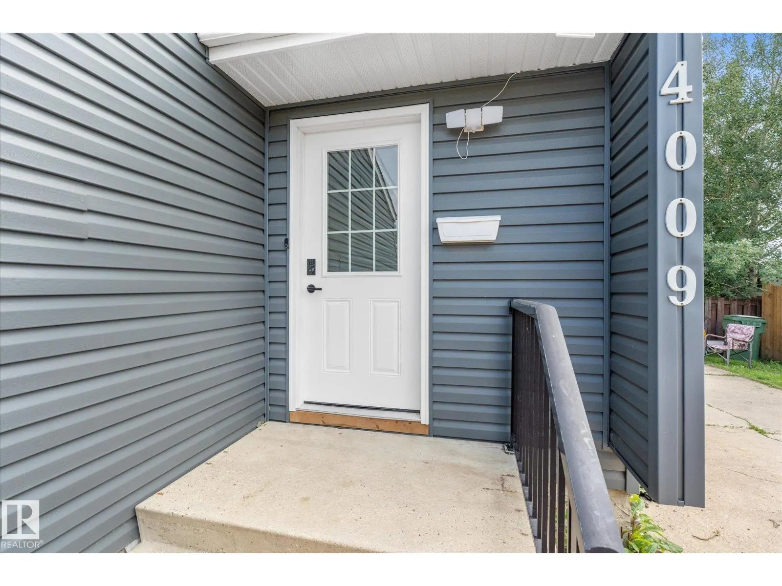 4009 37 AV NW