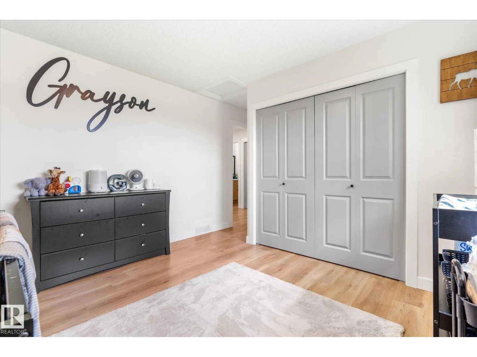 4009 37 AV NW
