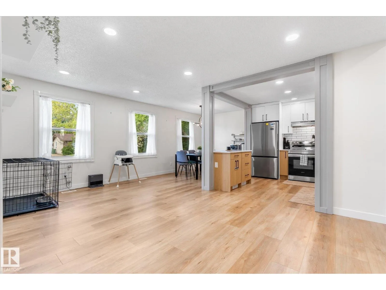 4009 37 AV NW