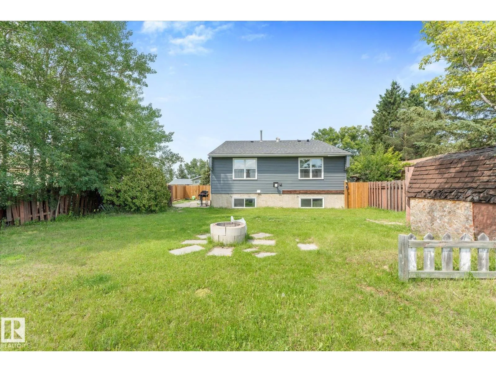 4009 37 AV NW
