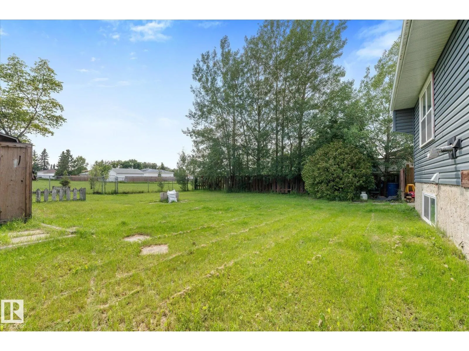 4009 37 AV NW