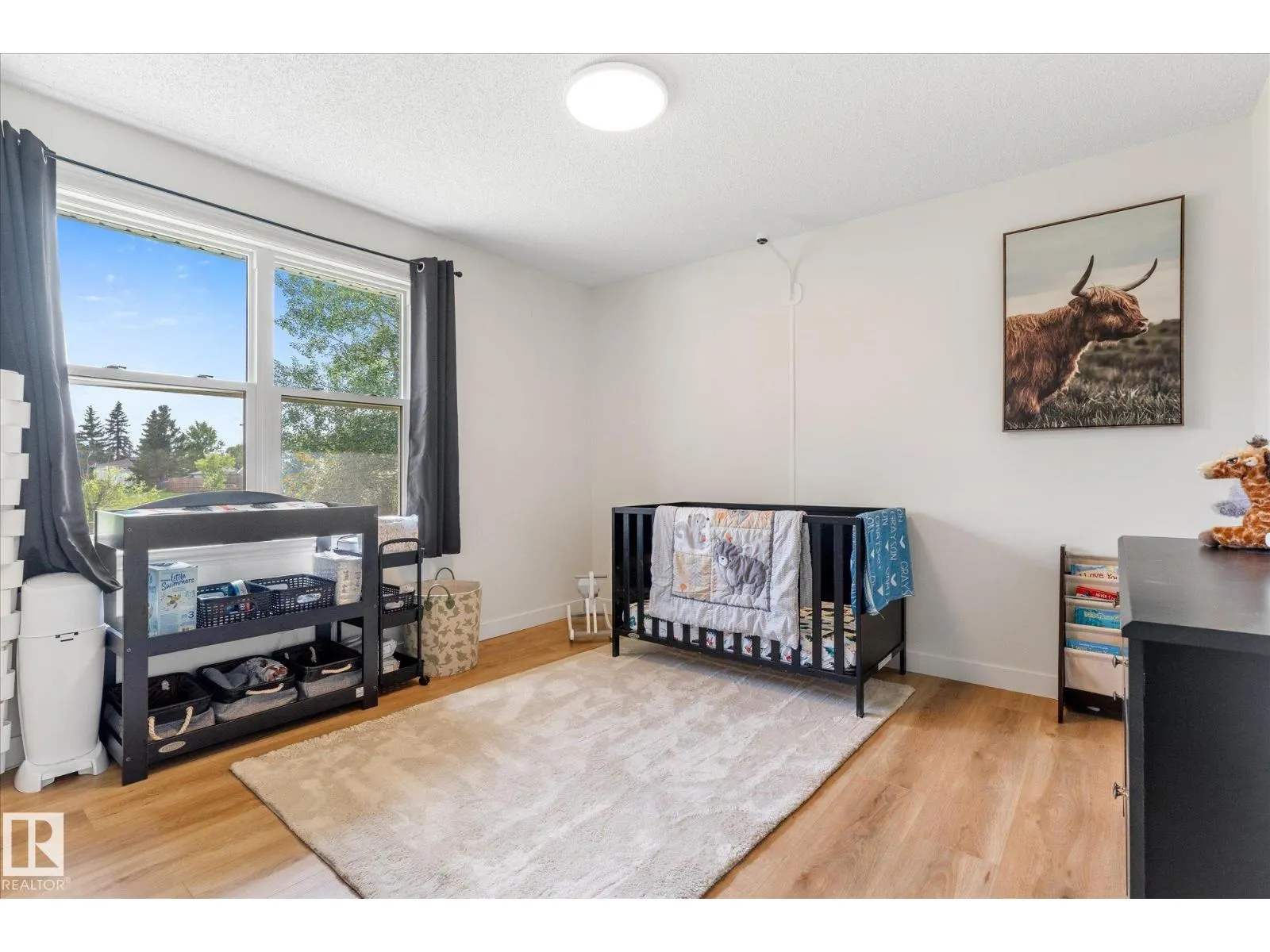 4009 37 AV NW