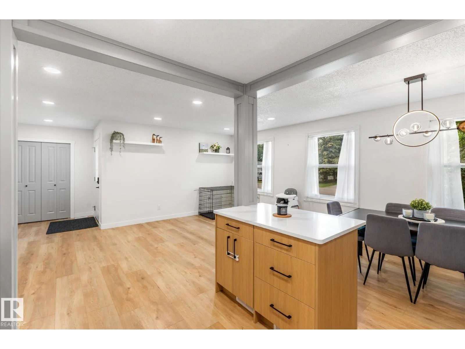 4009 37 AV NW