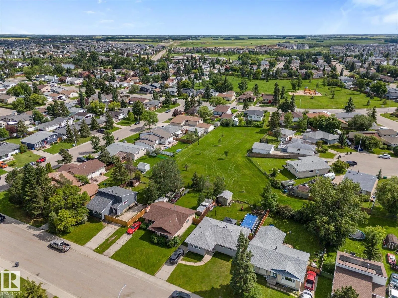 4009 37 AV NW