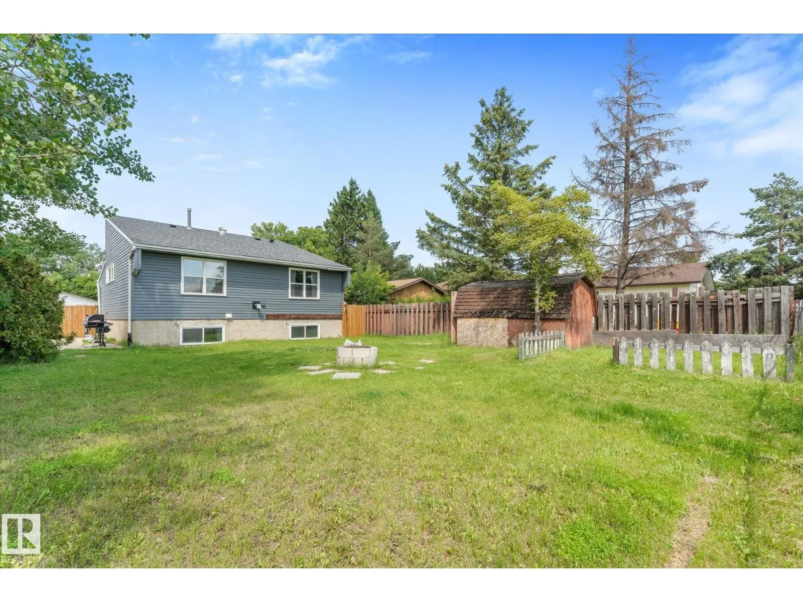 4009 37 AV NW