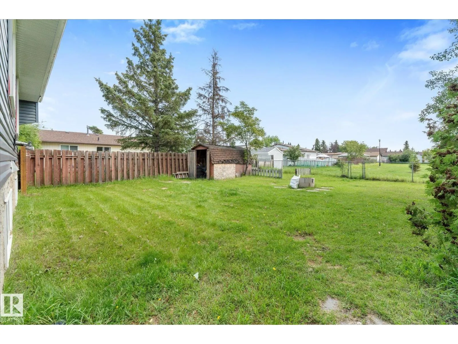 4009 37 AV NW