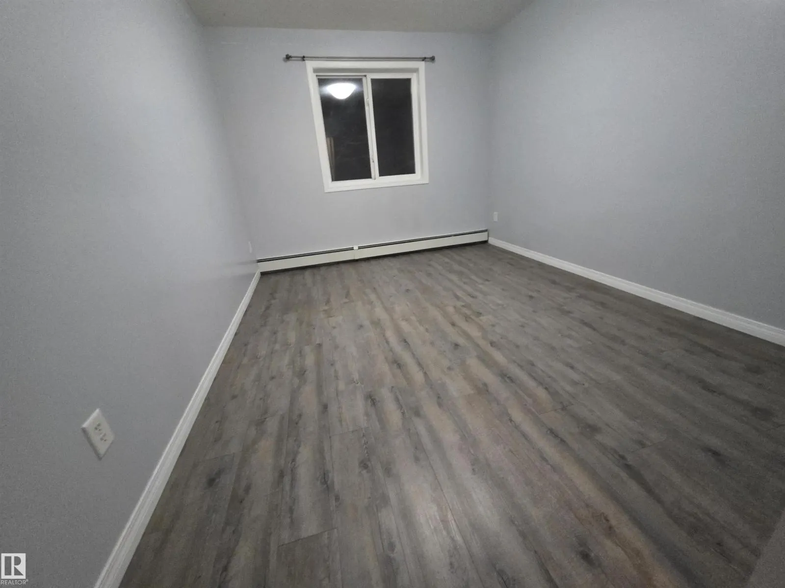 #106 4903 47 AV