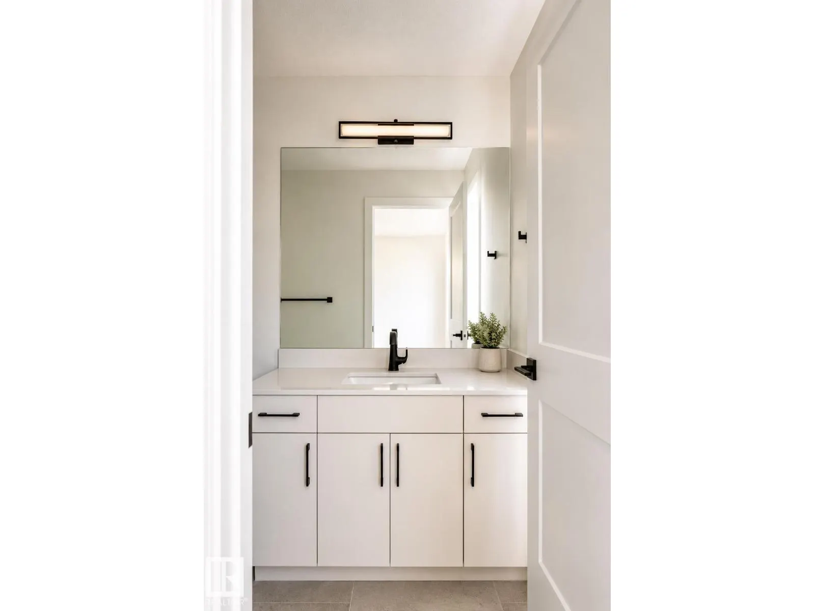 10546 72 AV NW NW