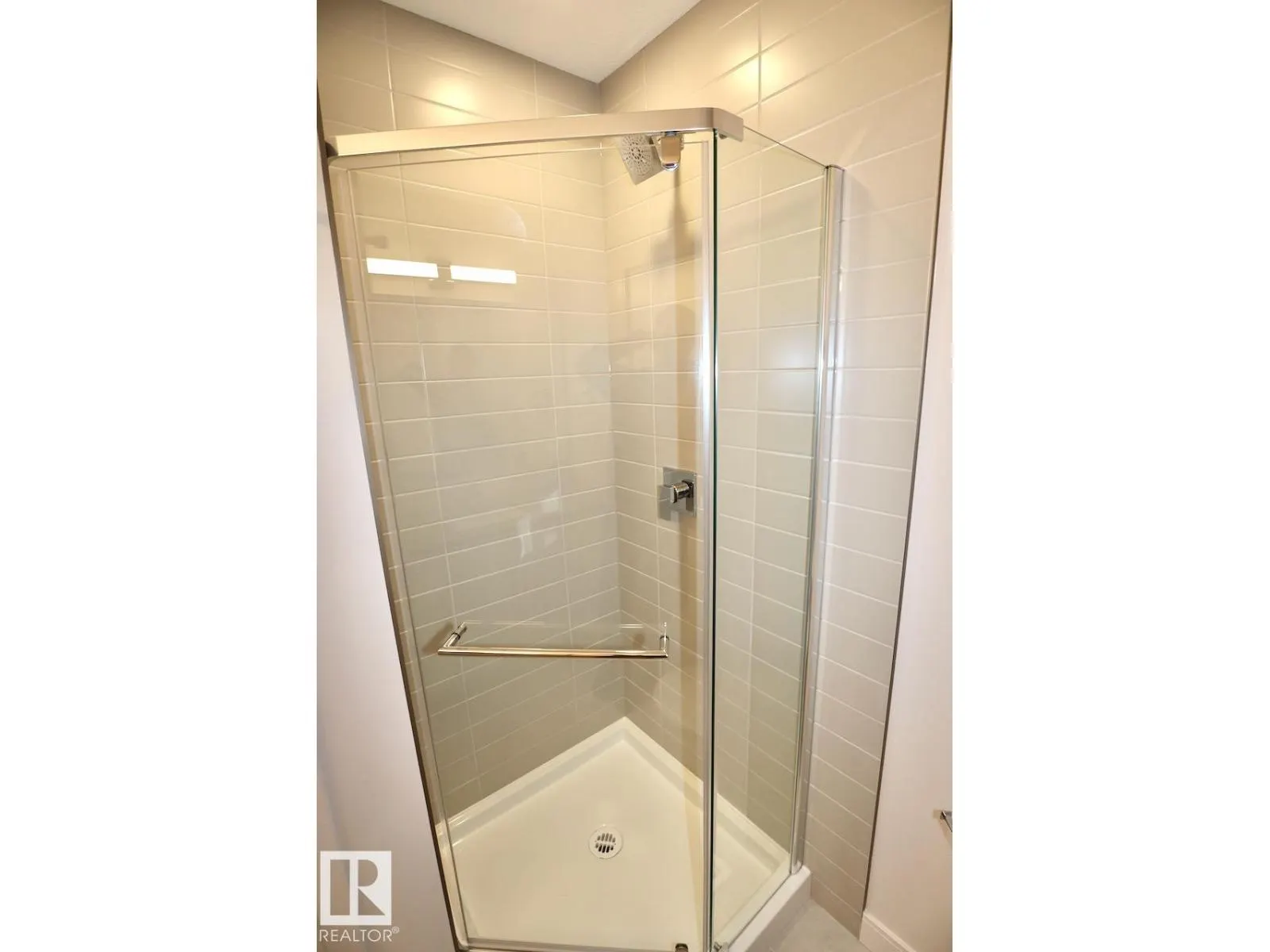 10820 86 AV NW NW