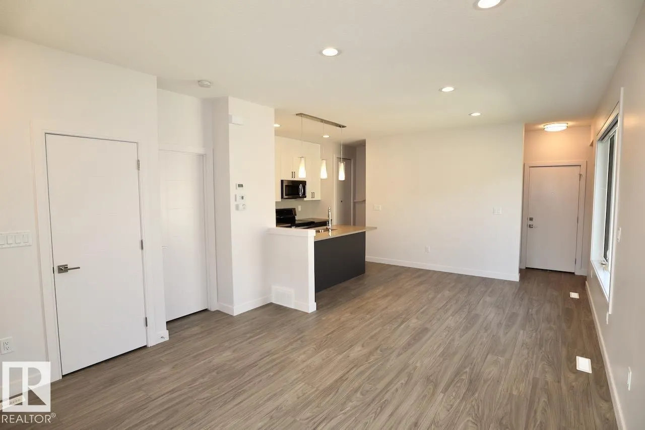 10820 86 AV NW NW