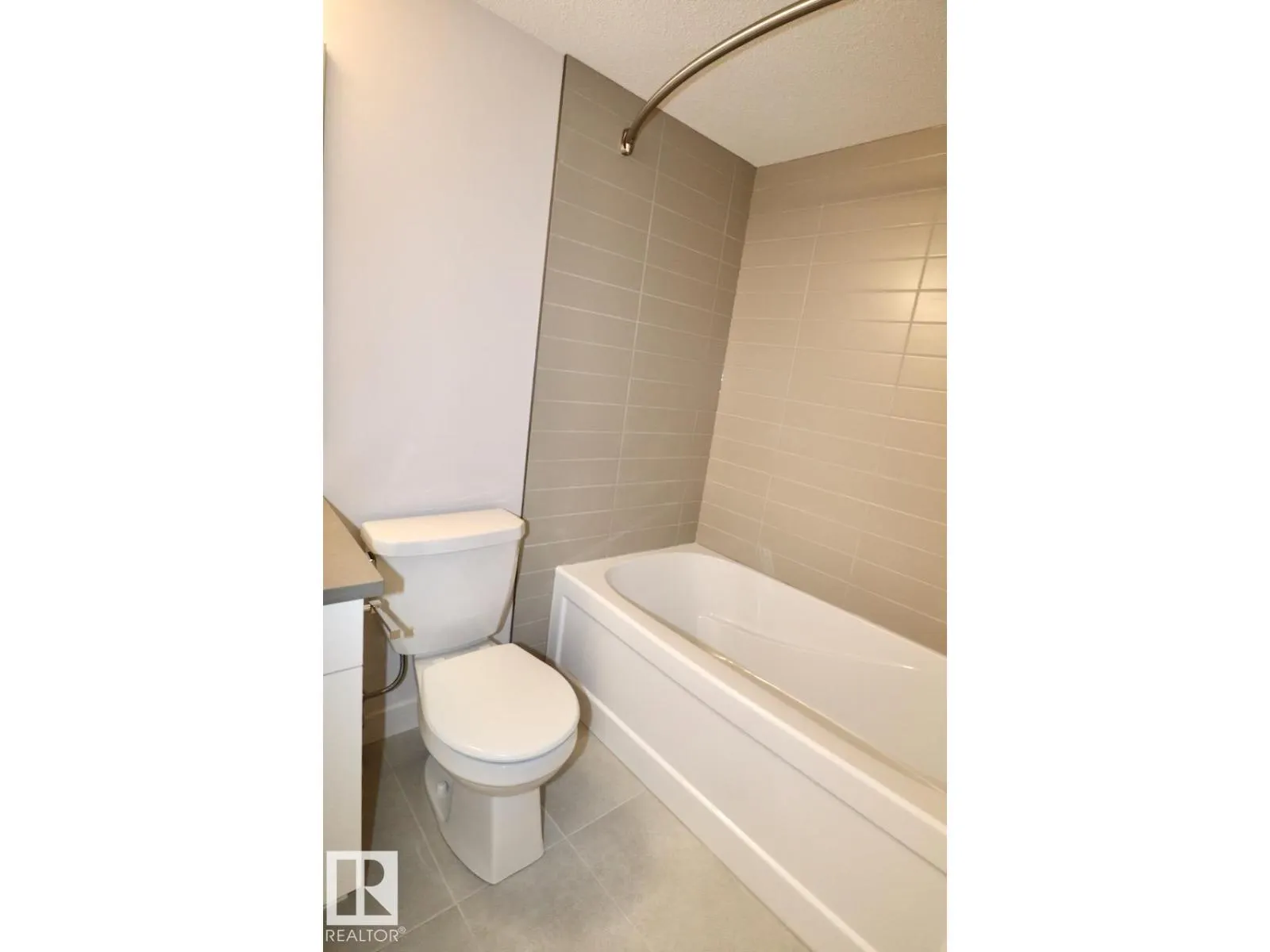 10820 86 AV NW NW