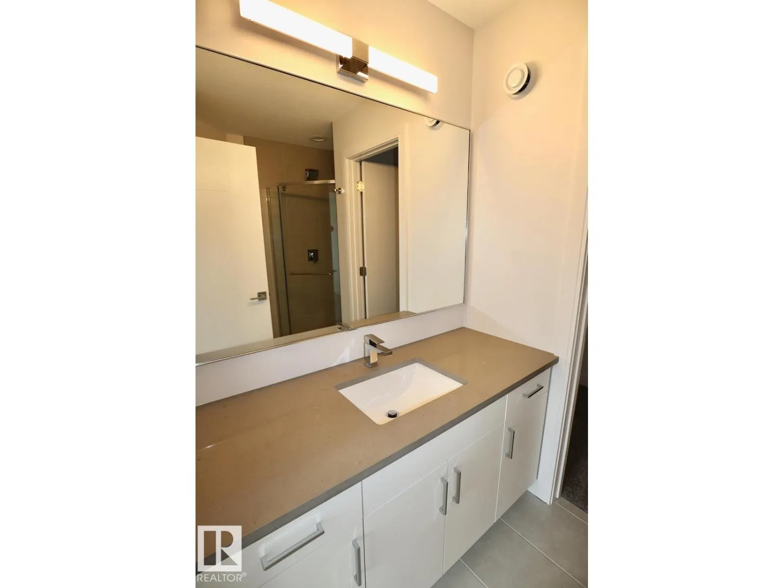 10820 86 AV NW NW