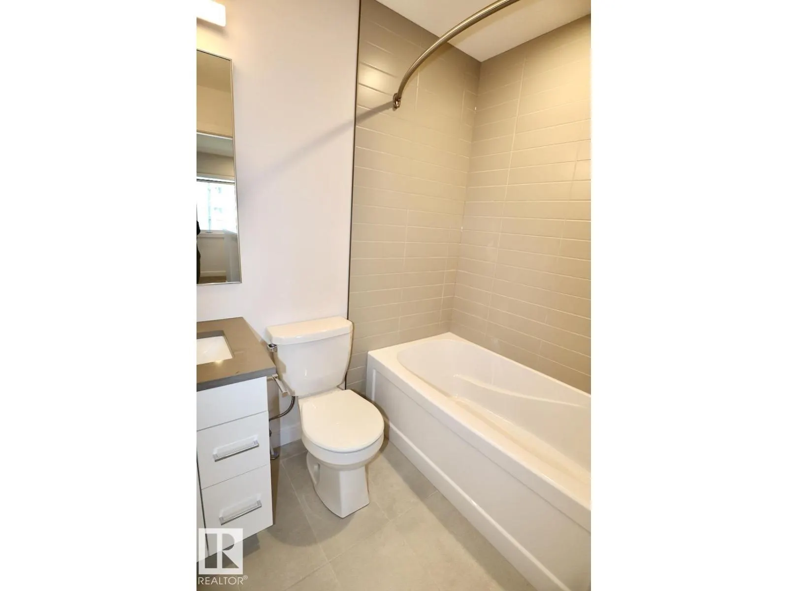 10820 86 AV NW NW
