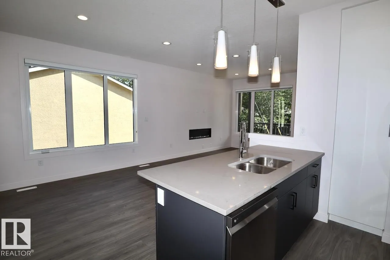 10820 86 AV NW NW