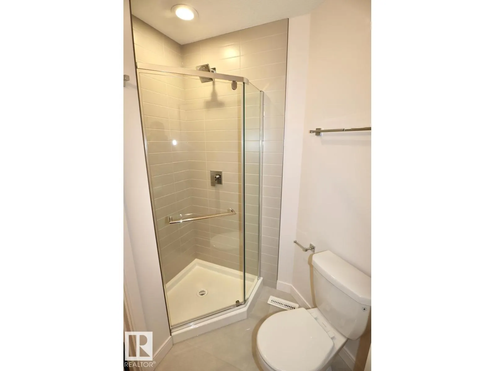 10820 86 AV NW NW