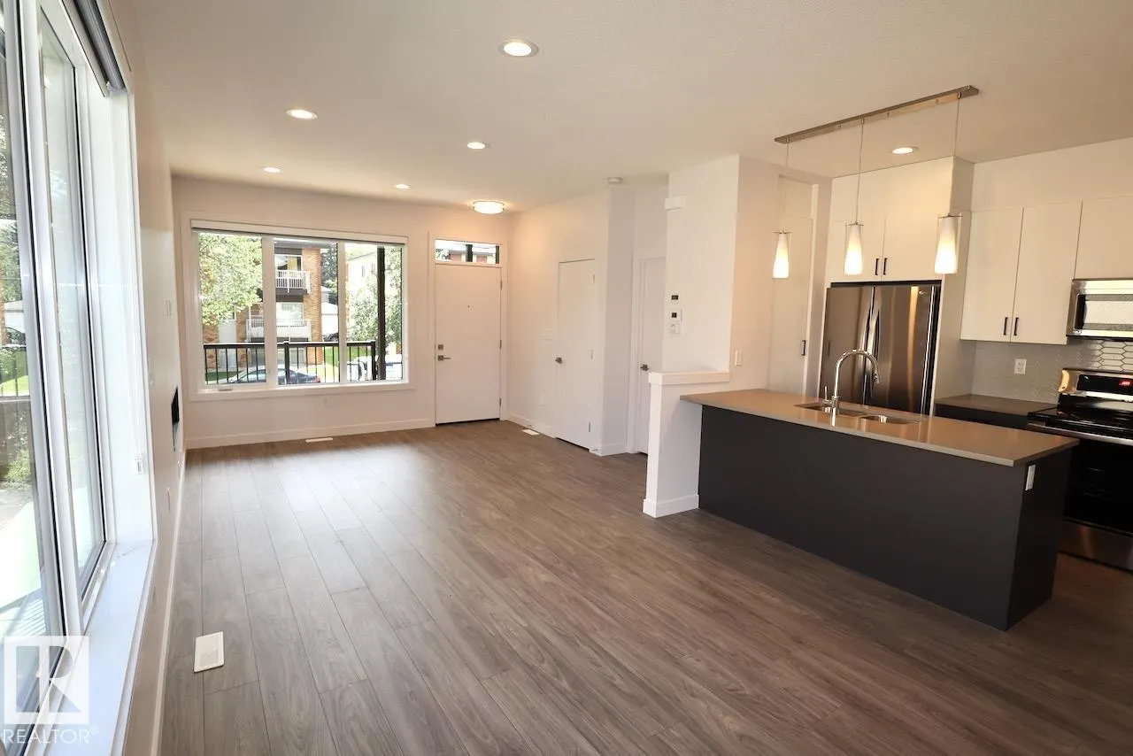 10820 86 AV NW NW