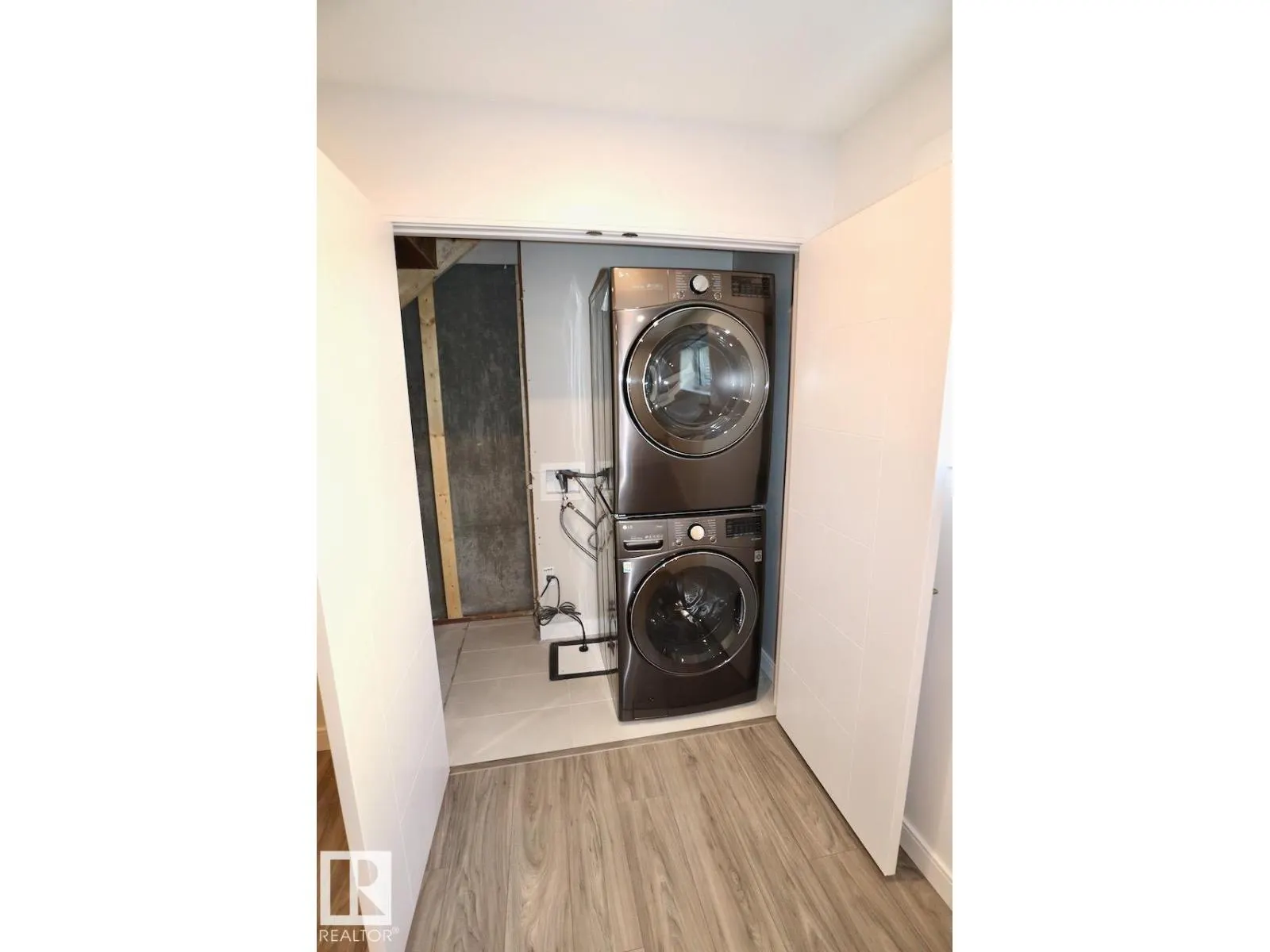 10820 86 AV NW NW