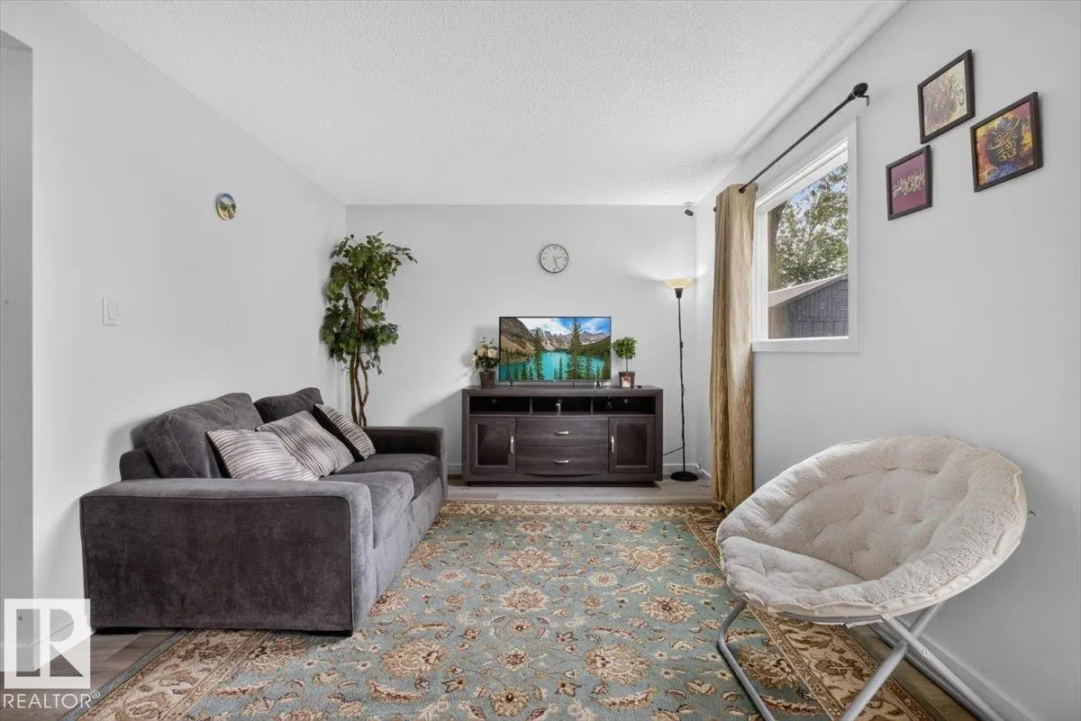 1096 MILLBOURNE RD E NW