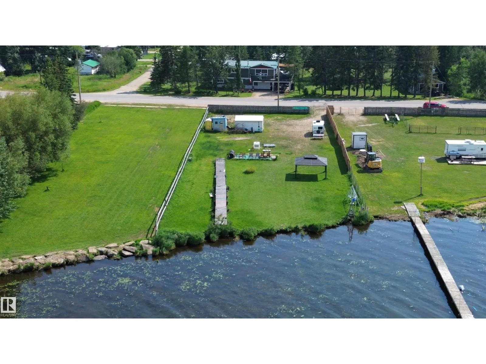 306 Lakeshore Drive E
