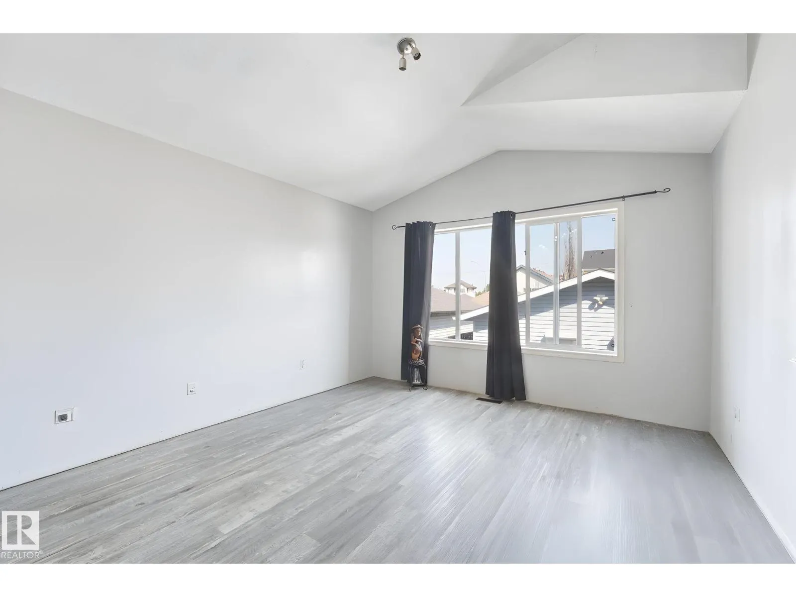 14072 151 AV NW