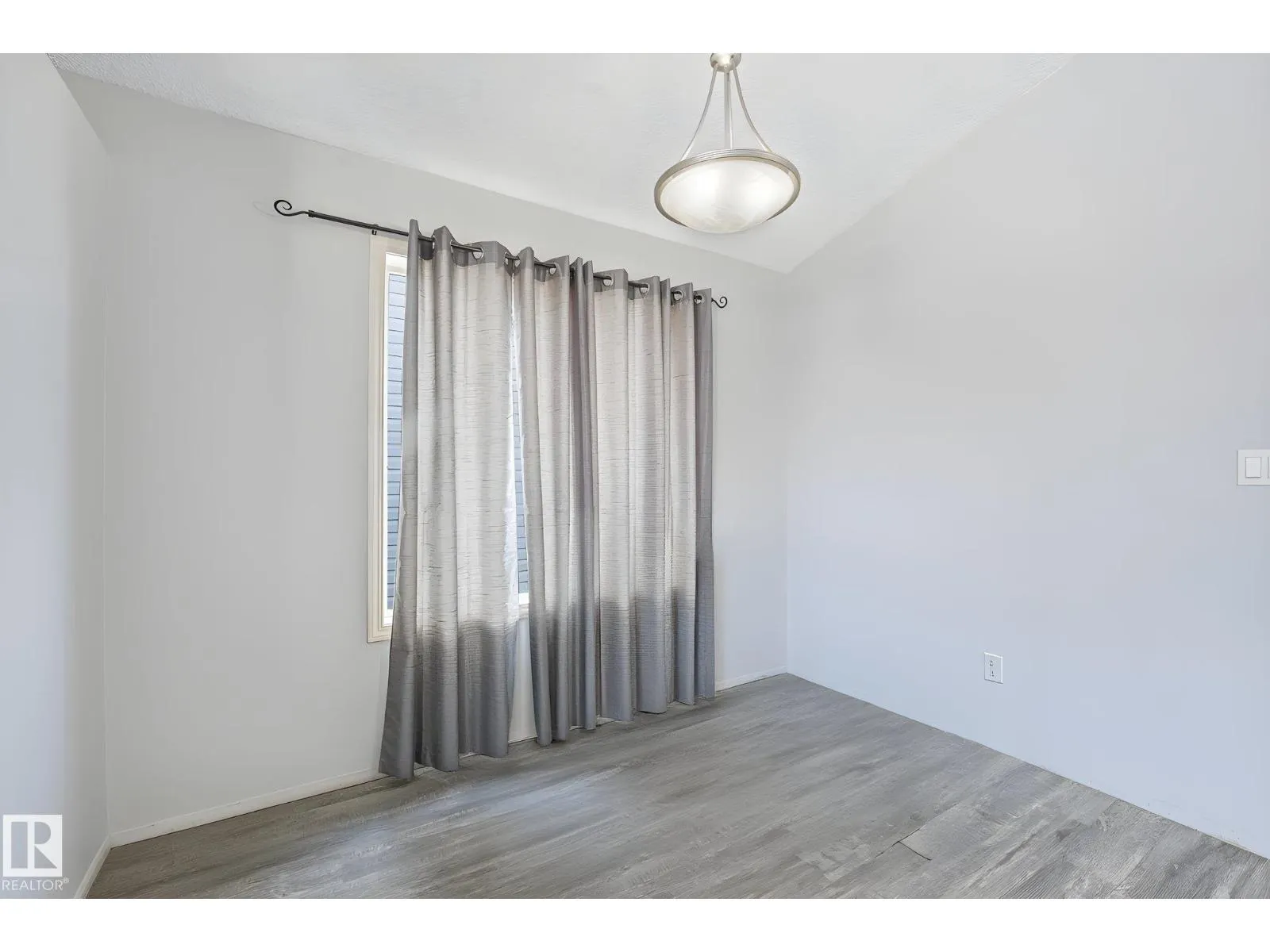 14072 151 AV NW