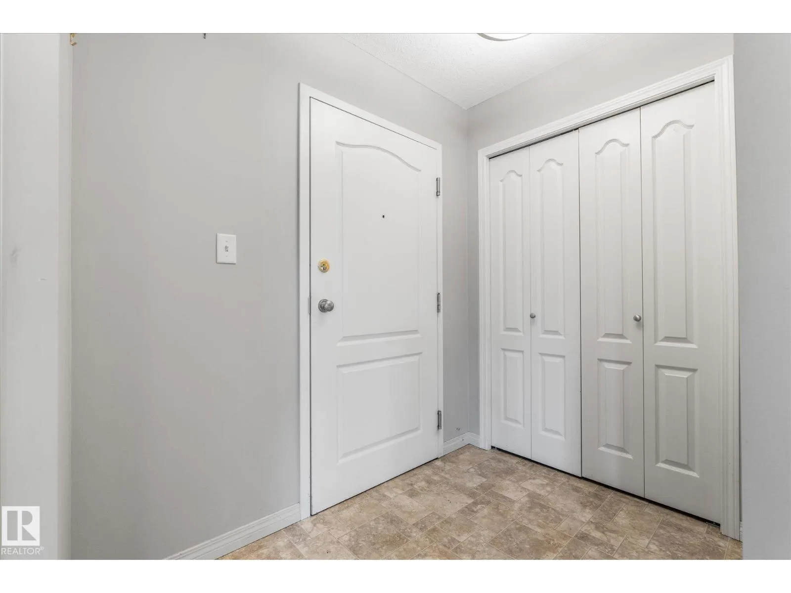 #208 4903 47 AV
