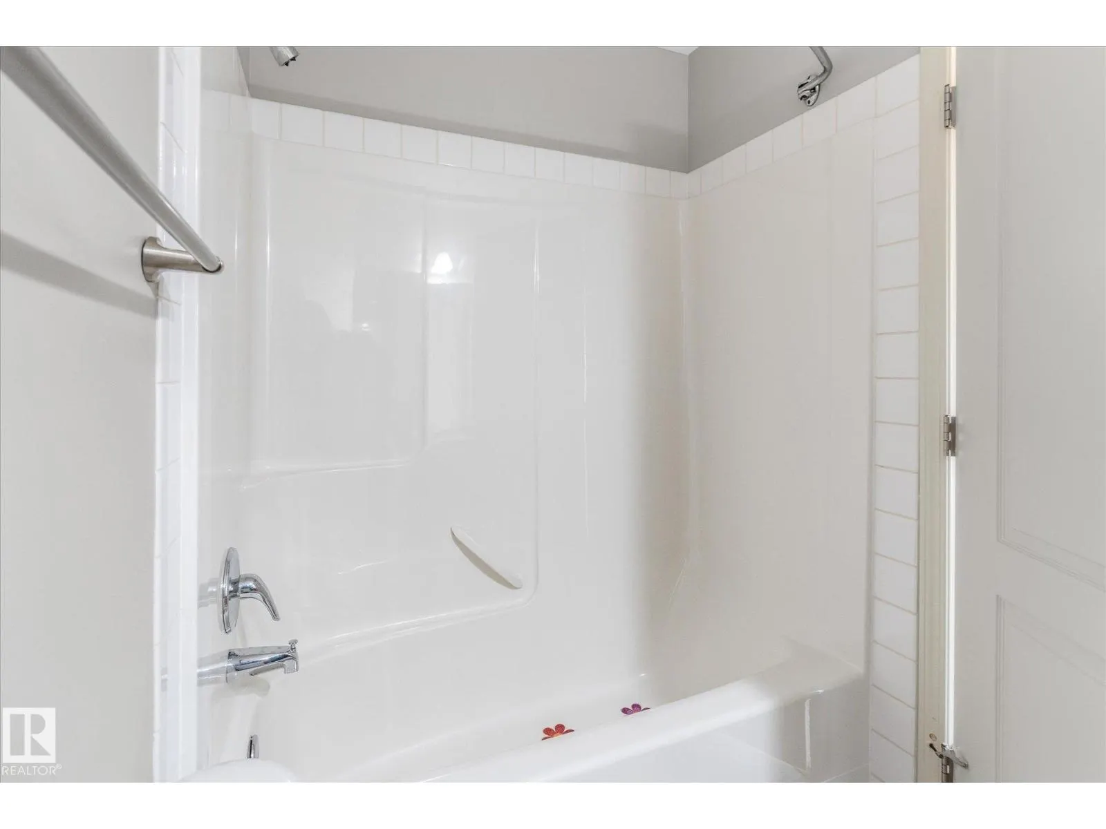 #208 4903 47 AV