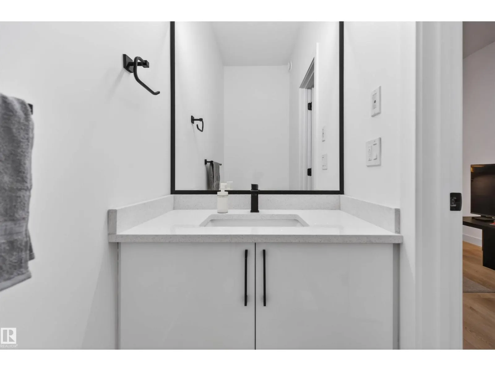 10915 159 ST NW