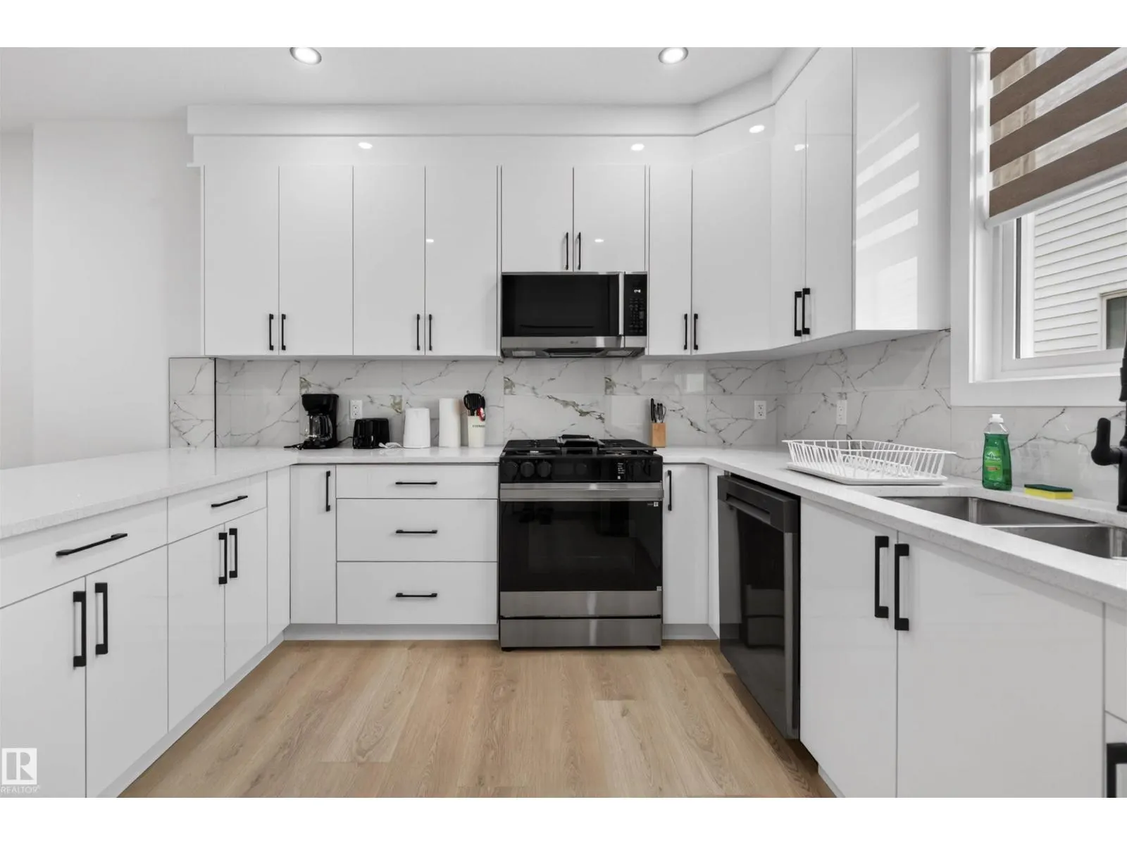 10915 159 ST NW
