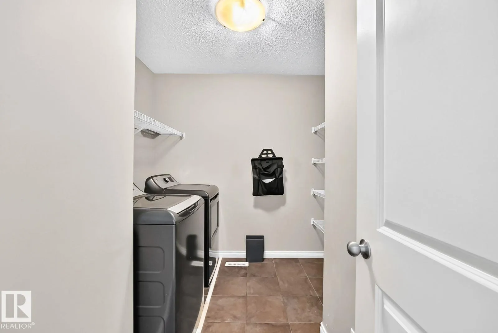 217 SILVERSTONE CR