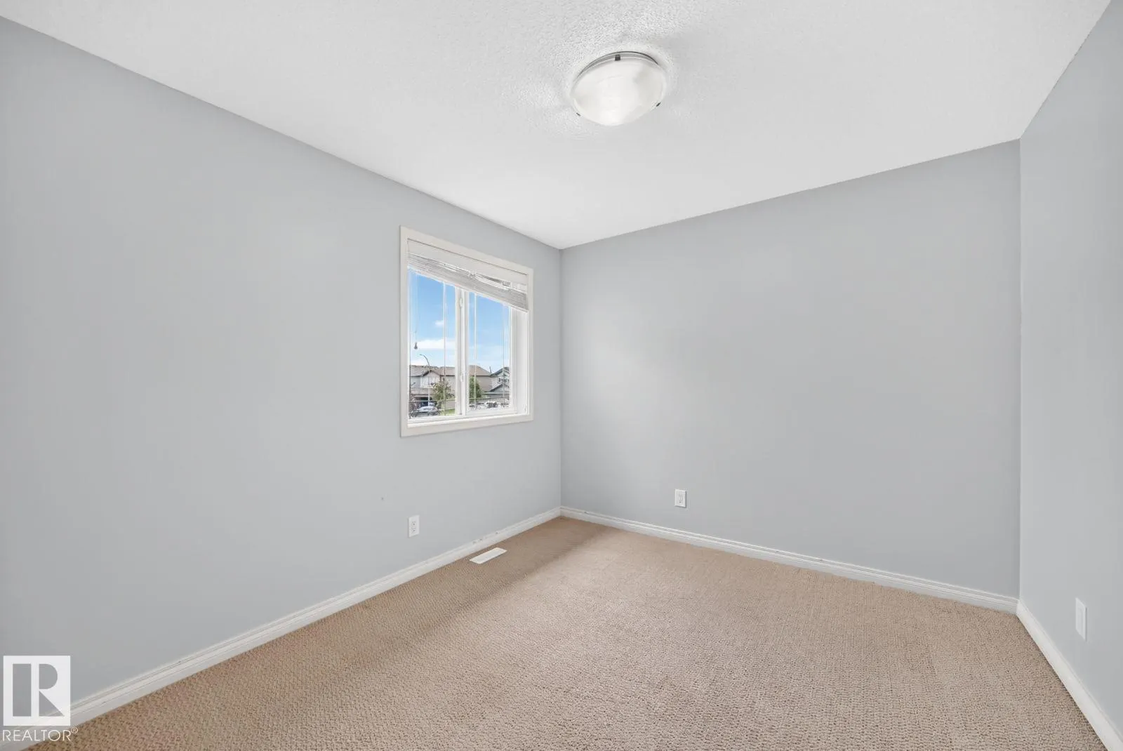 217 SILVERSTONE CR