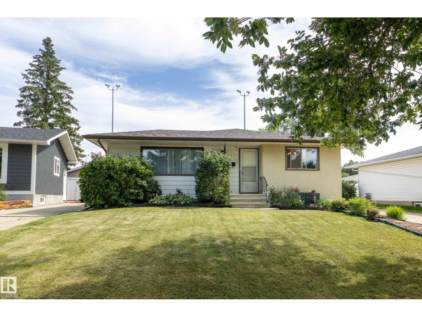 7 STRATHCONA PL