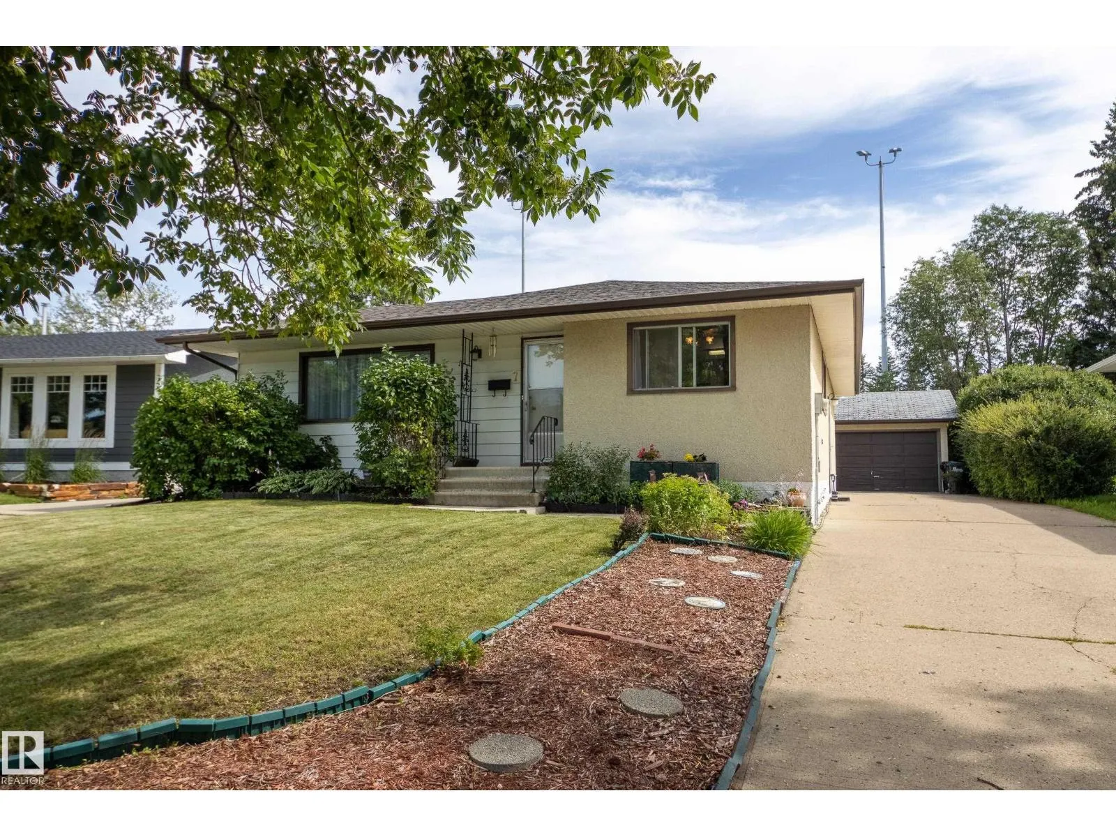 7 STRATHCONA PL