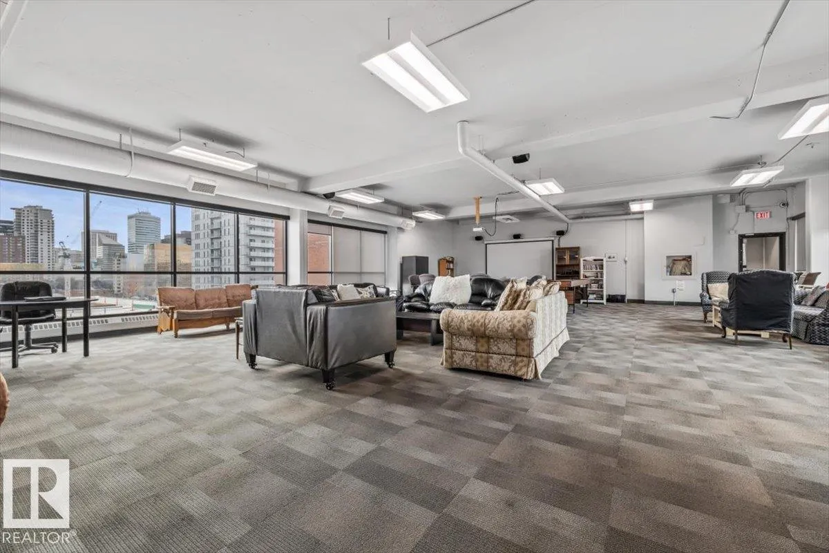 #305 10175 109 ST NW