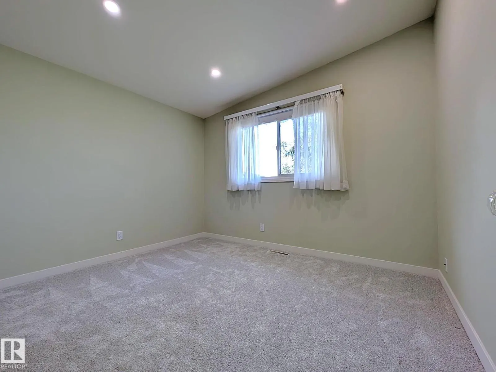 9523 134 AV NW