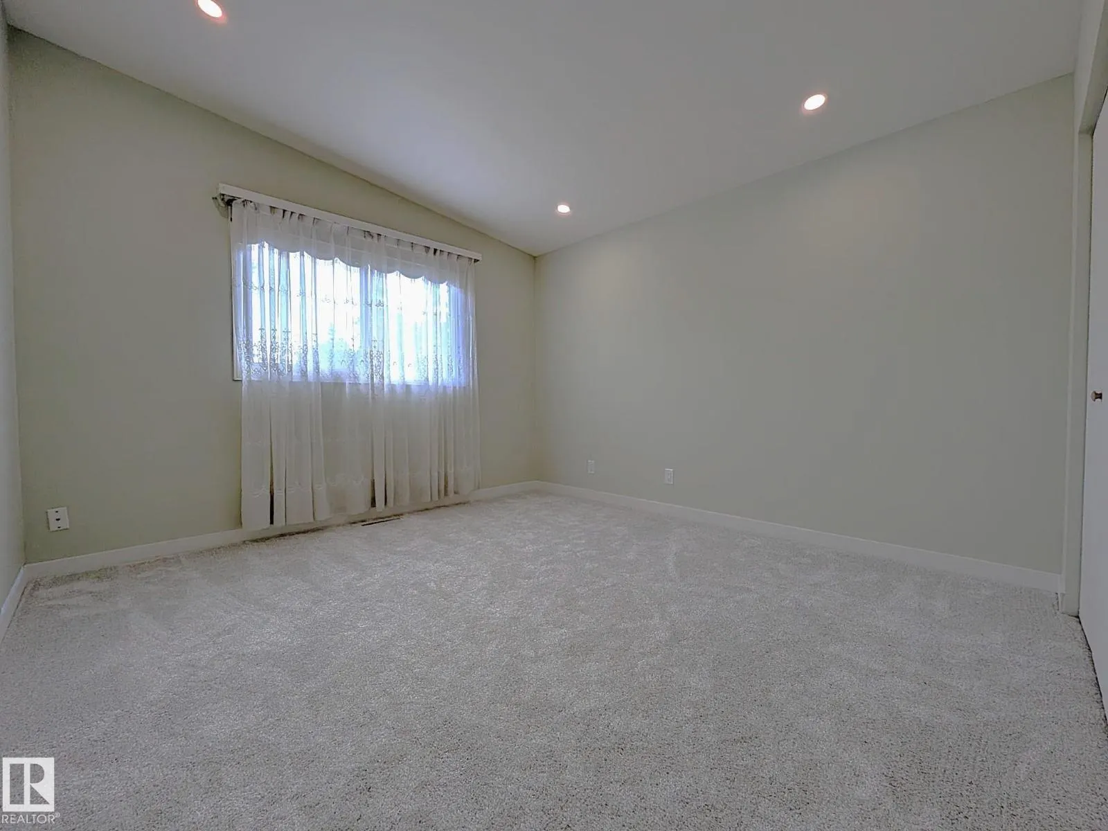 9523 134 AV NW