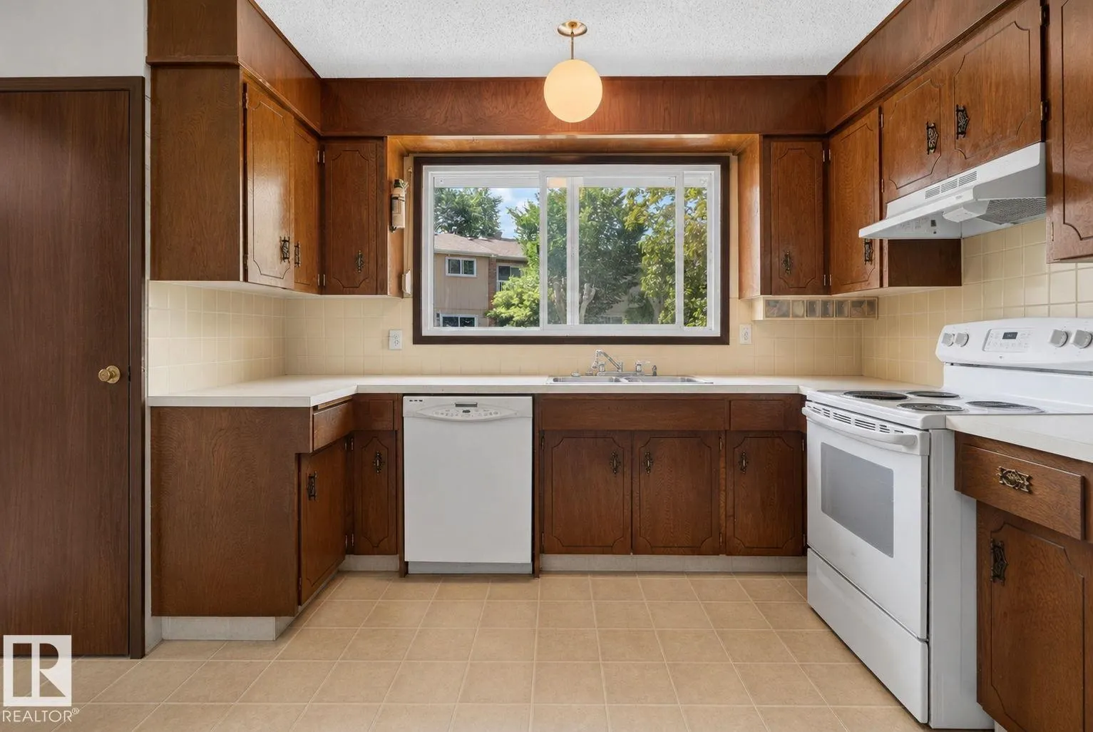 13050 32A ST NW