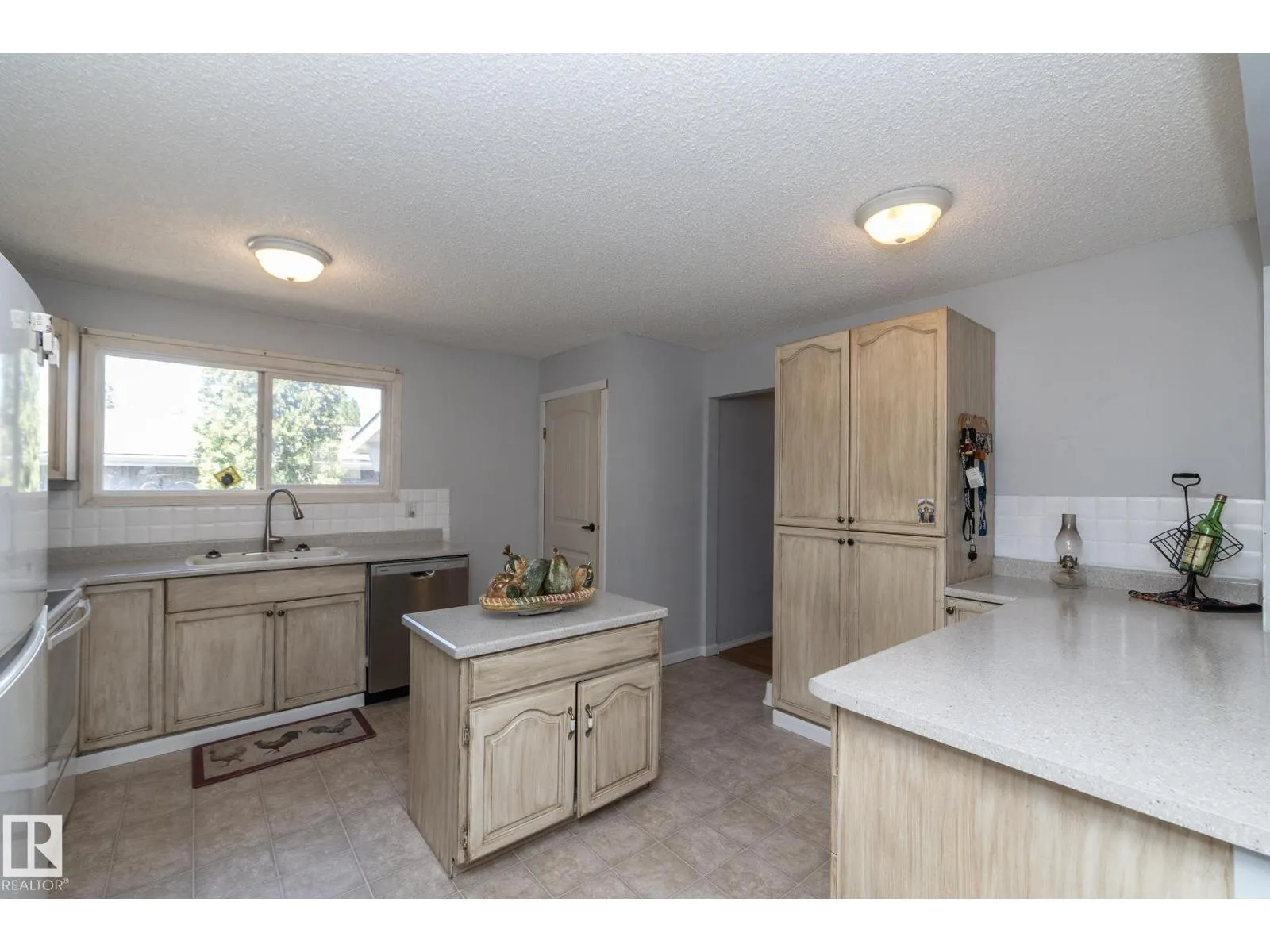 3608 44 ST