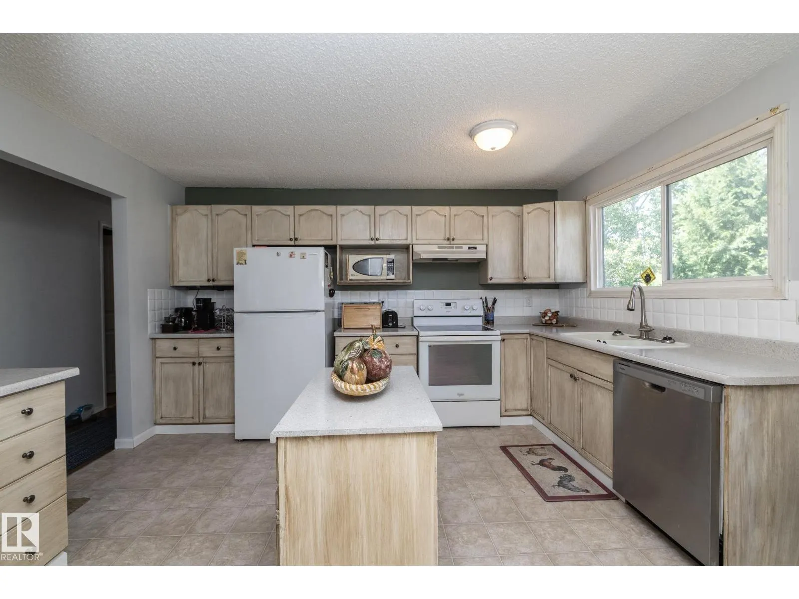 3608 44 ST