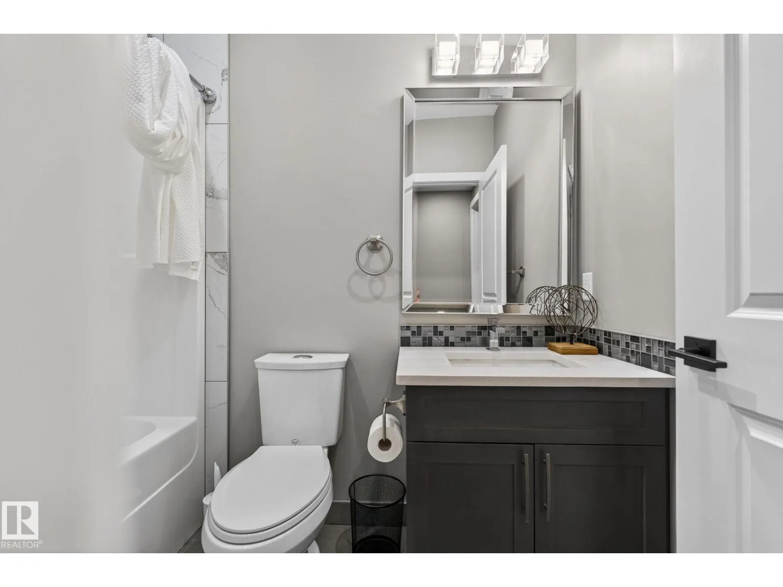 8809 148 ST NW
