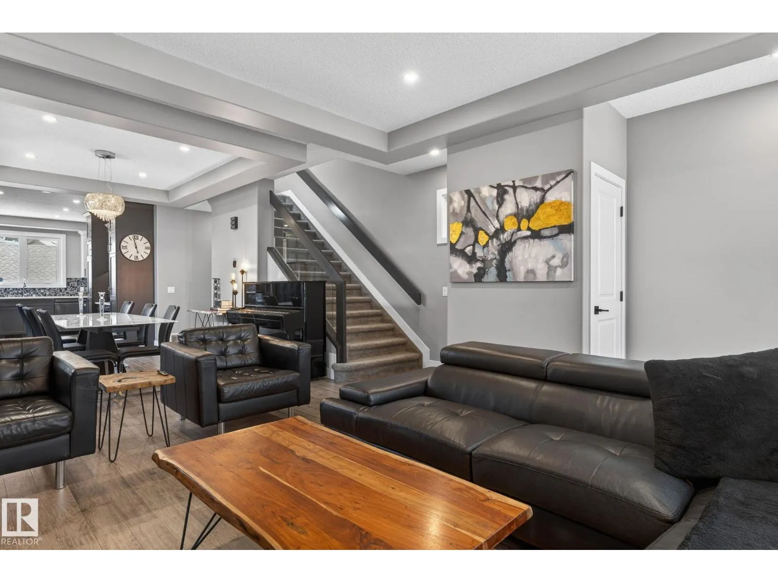 8809 148 ST NW