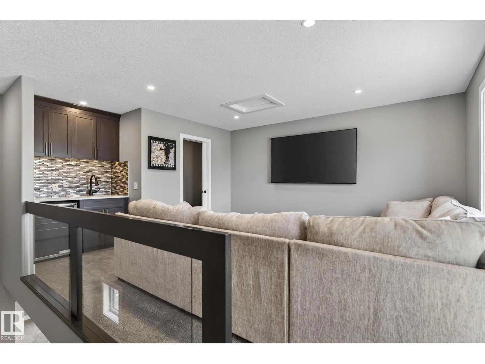 8809 148 ST NW