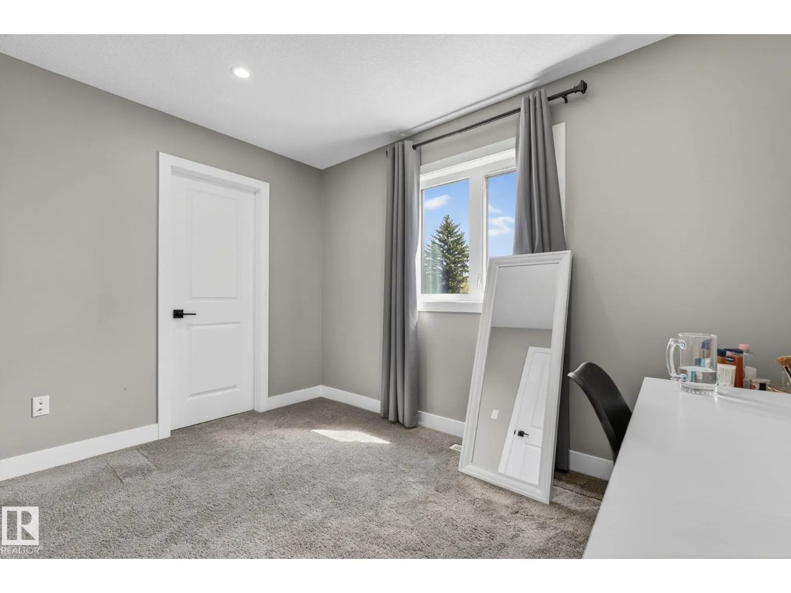 8809 148 ST NW