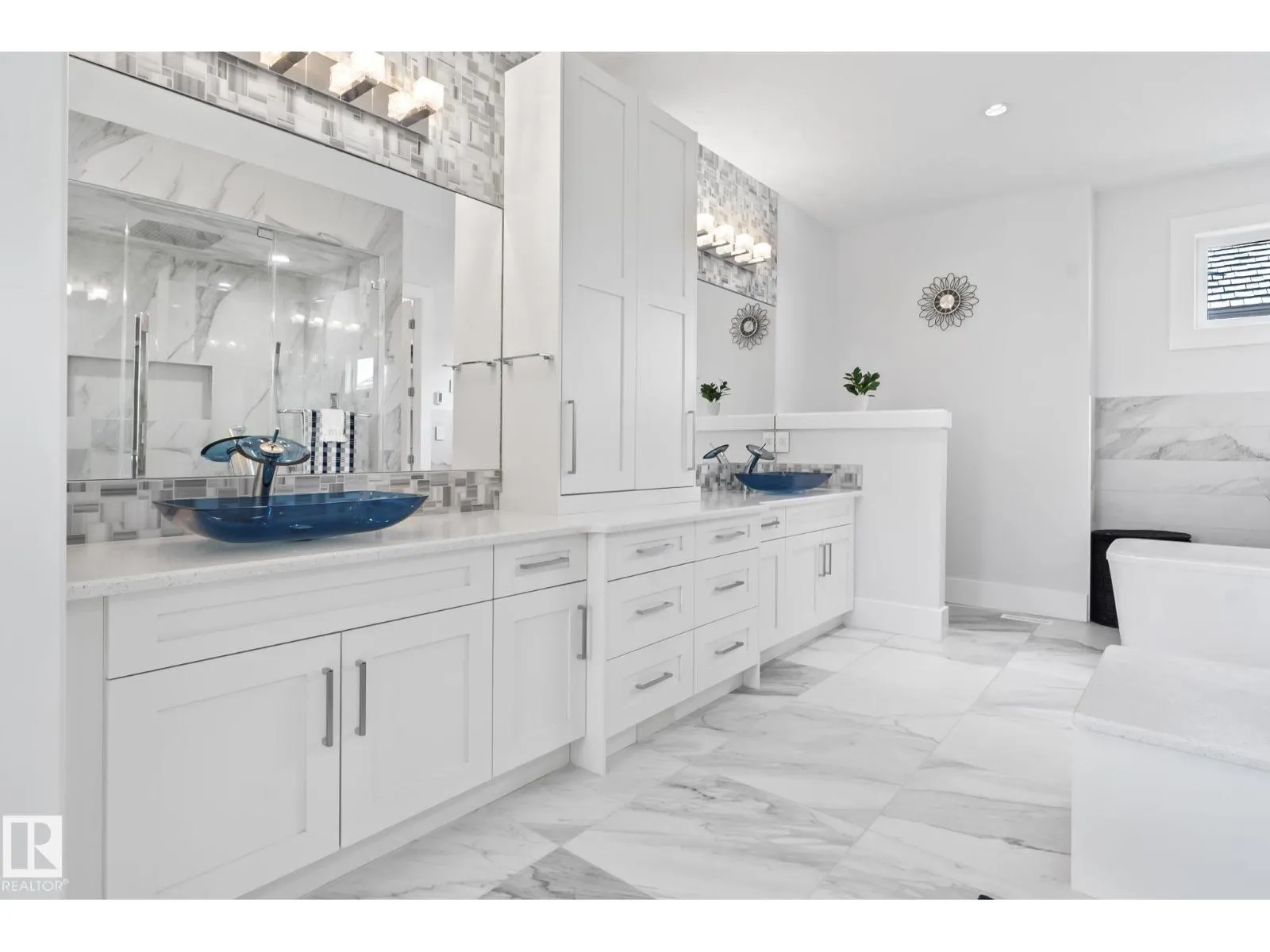 3652 WESTCLIFF WY SW
