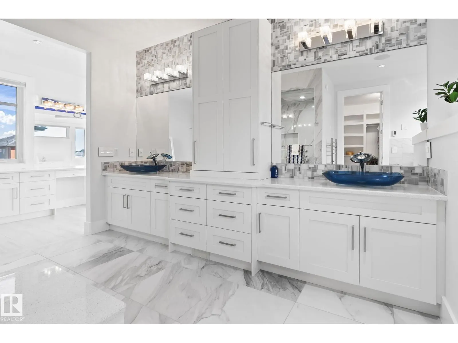 3652 WESTCLIFF WY SW